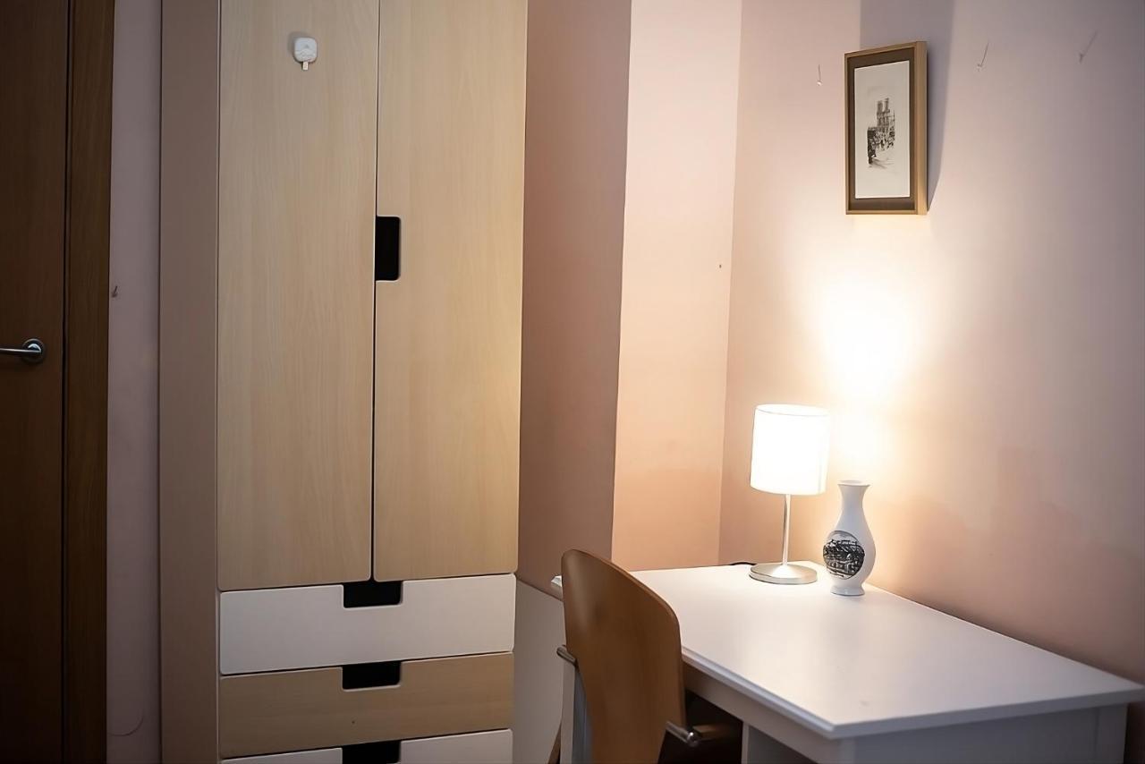 Traditional Rooms In Eixample Barcelona Exterior foto