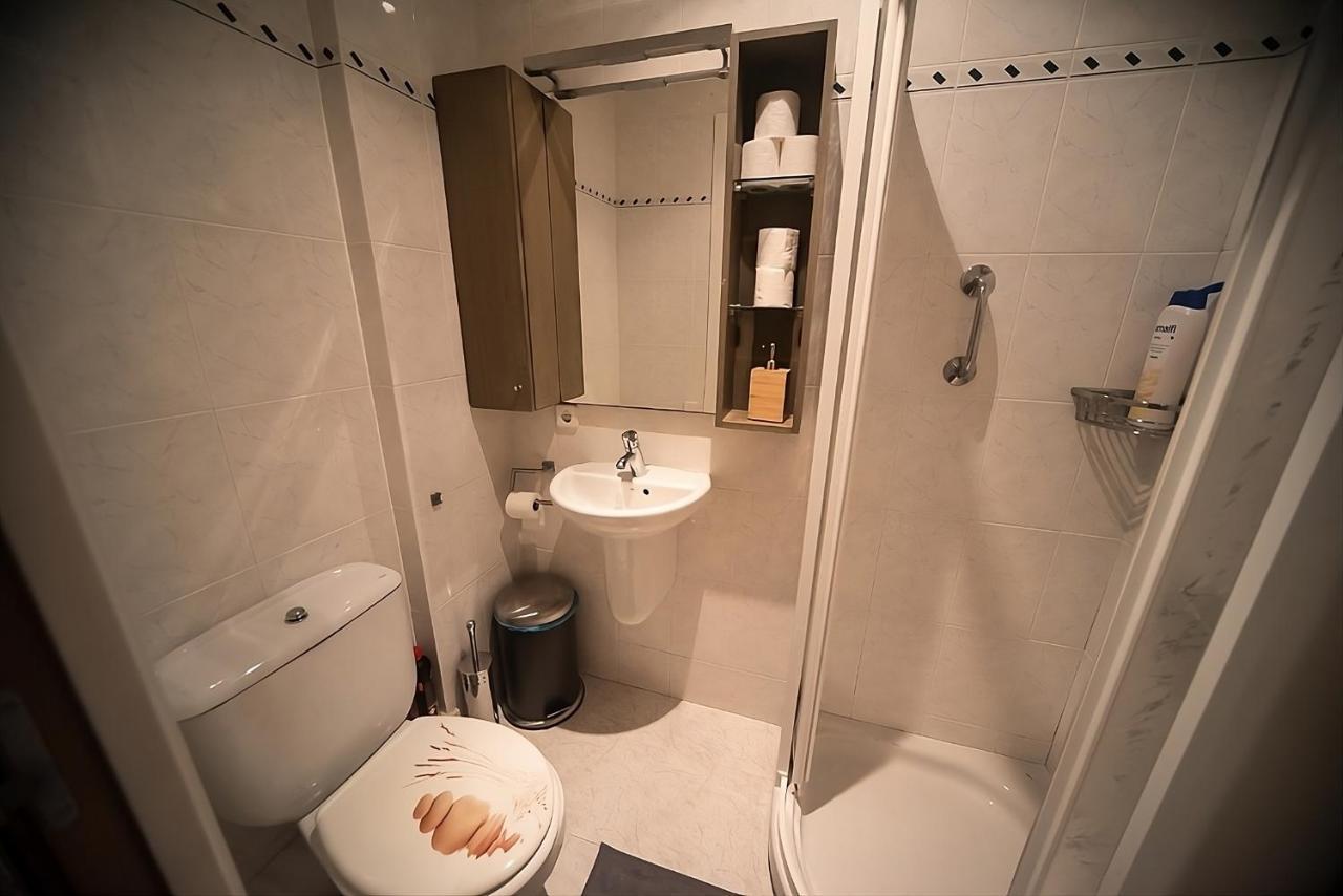 Traditional Rooms In Eixample Barcelona Exterior foto