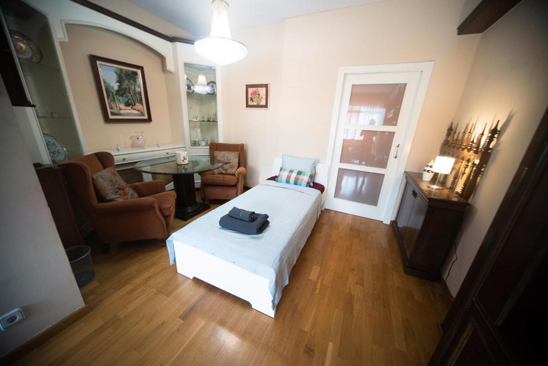 Traditional Rooms In Eixample Barcelona Exterior foto